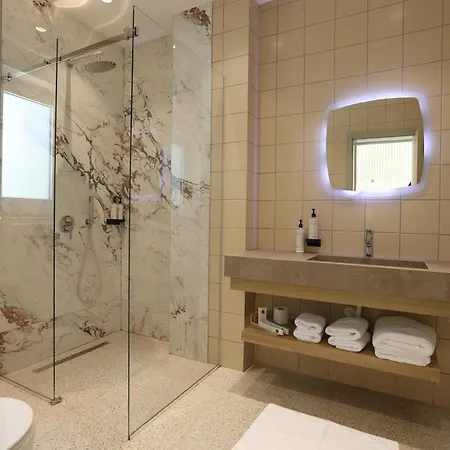 Elite Bay Durres 4*